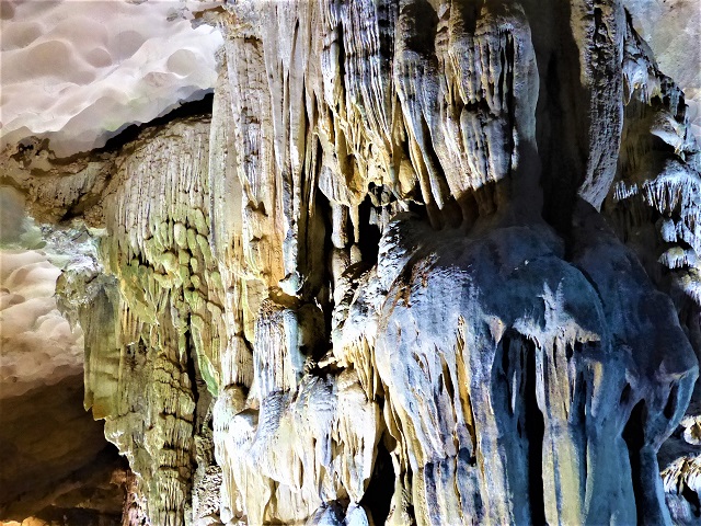 Hang Sung Sot Caves